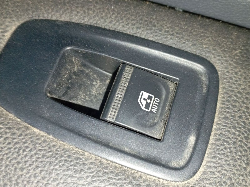 Recambio de mando elevalunas delantero derecho para renault clio v (b7_) 1.0 lpg (b7mt) referencia OEM IAM   