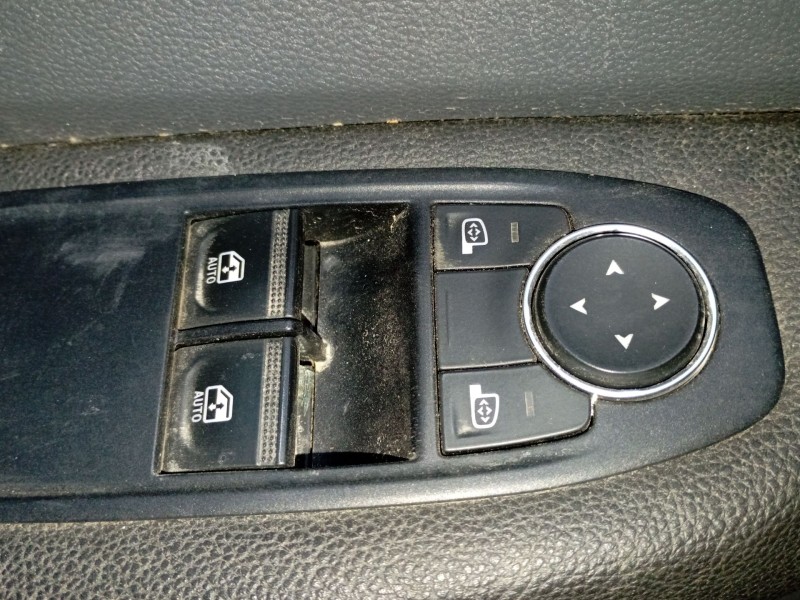 Recambio de mando elevalunas delantero izquierdo para renault clio v (b7_) 1.0 lpg (b7mt) referencia OEM IAM   
