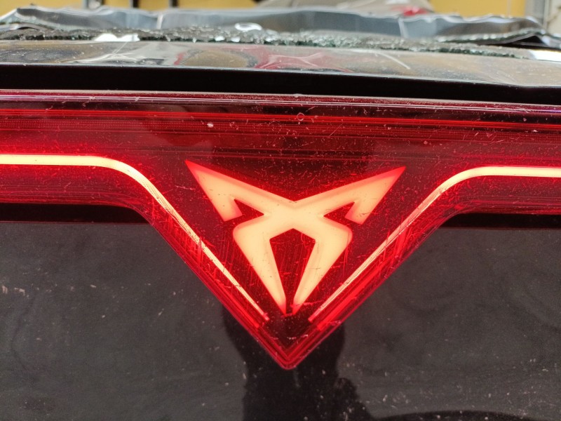 Recambio de piloto trasero central para cupra formentor (kmp) 1.5 tsi referencia OEM IAM   