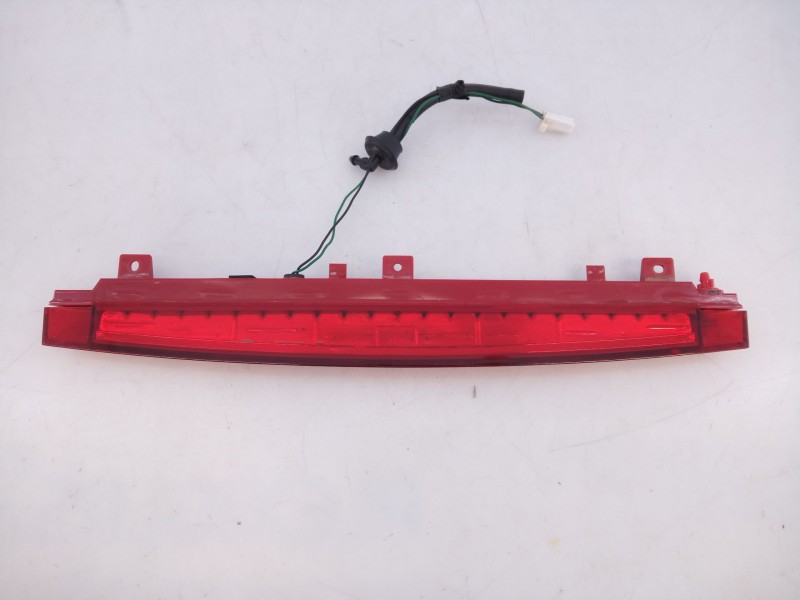 Recambio de luz central de freno para ssangyong tivoli crystal referencia OEM IAM   E1-B3-3-2