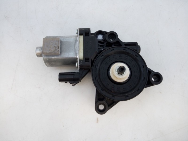 Recambio de motor elevalunas trasero derecho para ssangyong korando (c300) 1.5 tgdi 6 velocidades referencia OEM IAM 82460C3M10 