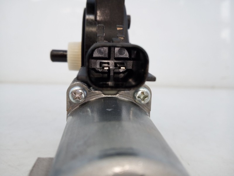 Recambio de motor elevalunas trasero derecho para ssangyong korando (c300) 1.5 tgdi 6 velocidades referencia OEM IAM 82460C3M10 