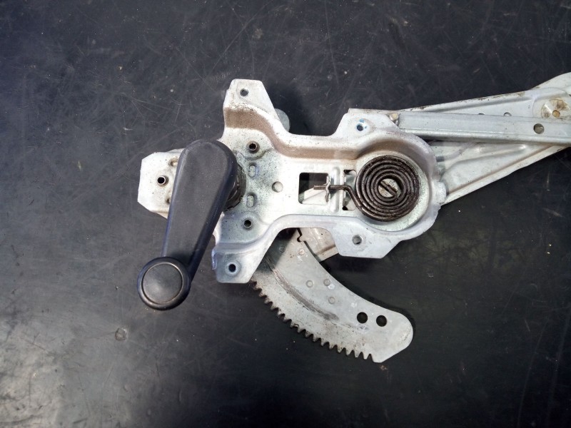 Recambio de elevalunas delantero izquierdo para land rover defender (ld) 2.5 td5 referencia OEM IAM CUH000110  P2-B4-28