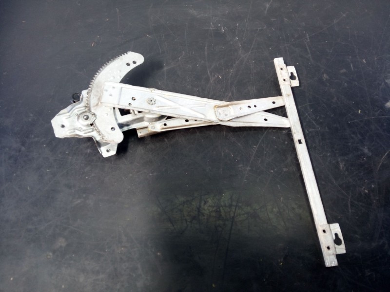 Recambio de elevalunas delantero izquierdo para land rover defender (ld) 2.5 td5 referencia OEM IAM CUH000110  P2-B4-28