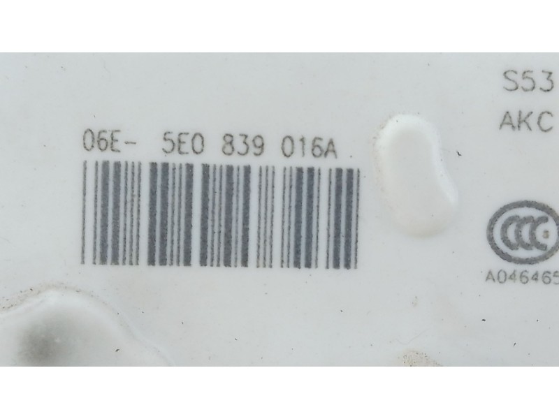 Recambio de cerradura puerta trasera derecha para skoda octavia iii (5e3, nl3, nr3) 2.0 tdi referencia OEM IAM 5E0839016A  E1-A5