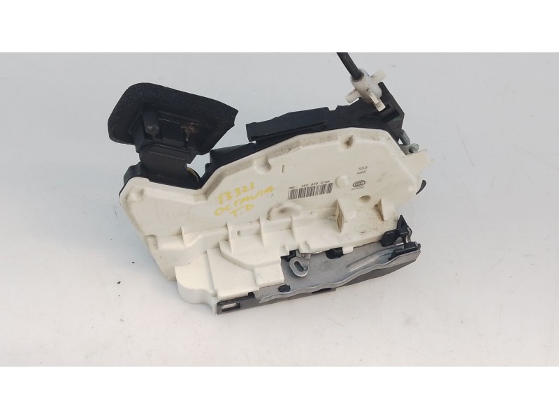 Recambio de cerradura puerta trasera derecha para skoda octavia iii (5e3, nl3, nr3) 2.0 tdi referencia OEM IAM 5E0839016A  E1-A5