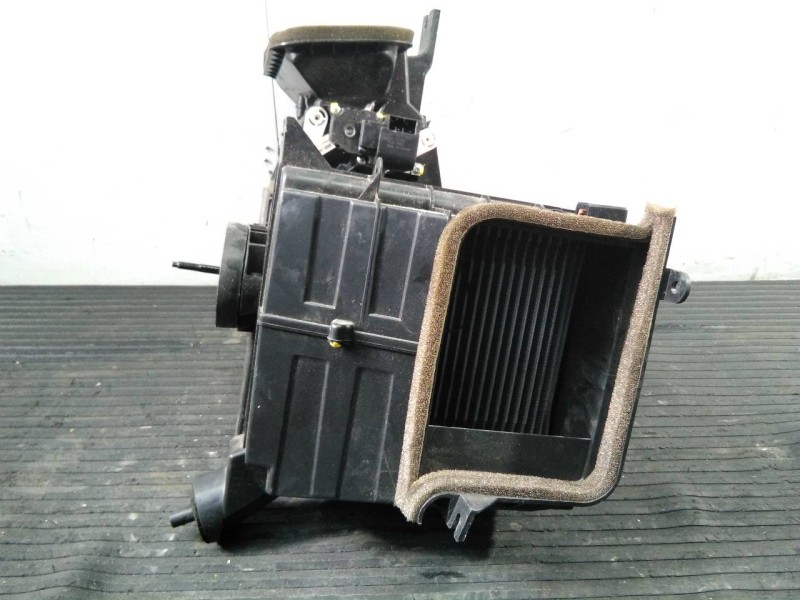 Recambio de mueble calefaccion para ssangyong rodius referencia OEM IAM 6810021002  P2-B4-1