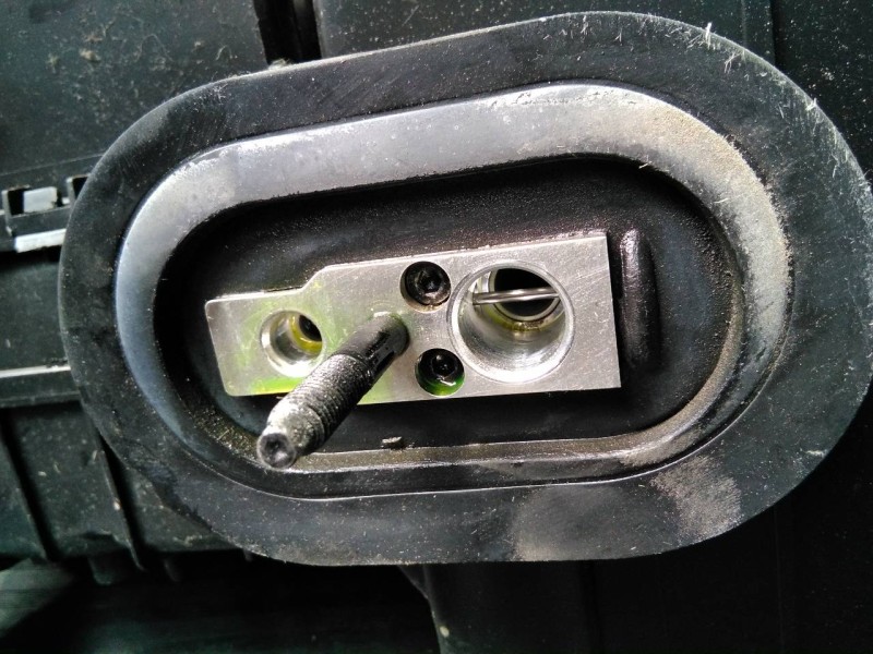 Recambio de mueble calefaccion para ssangyong rodius referencia OEM IAM 6810021002  P2-B4-1