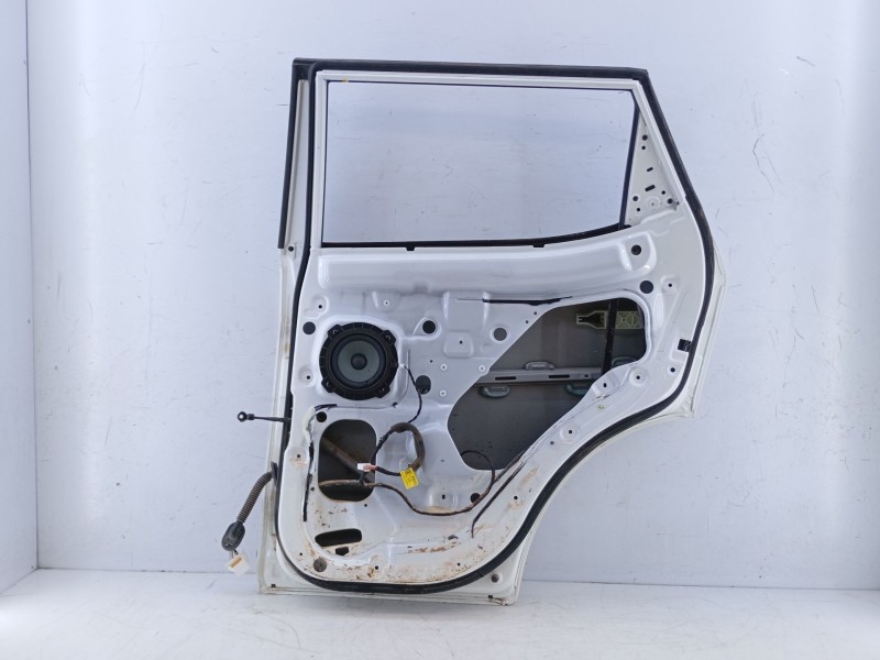 Recambio de puerta trasera derecha para ssangyong tivoli 1.2 referencia OEM IAM   E4-A1-8