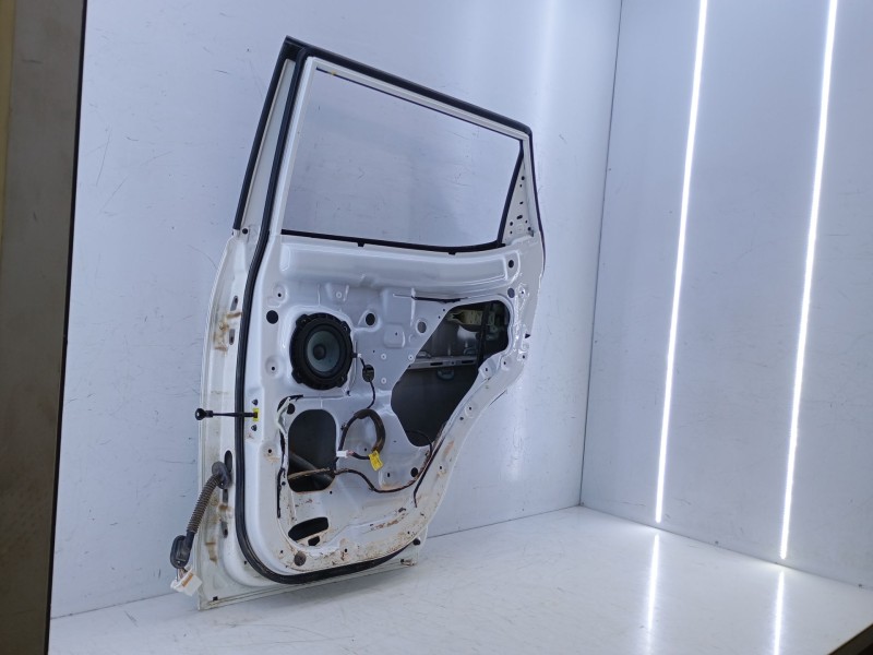 Recambio de puerta trasera derecha para ssangyong tivoli 1.2 referencia OEM IAM   E4-A1-8