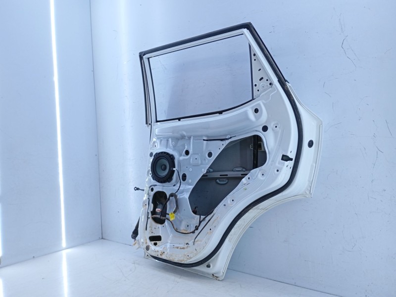 Recambio de puerta trasera derecha para ssangyong tivoli 1.2 referencia OEM IAM   E4-A1-8