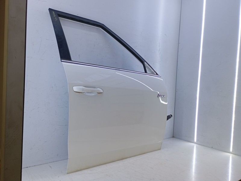Recambio de puerta delantera derecha para ssangyong tivoli 1.2 referencia OEM IAM   E4-A1-8