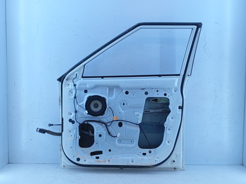 Recambio de puerta delantera derecha para ssangyong tivoli 1.2 referencia OEM IAM   E4-A1-8