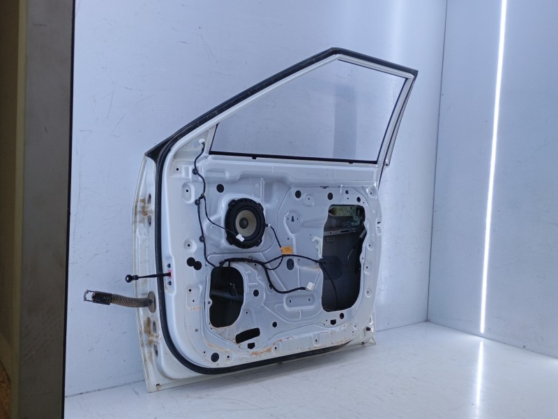 Recambio de puerta delantera derecha para ssangyong tivoli 1.2 referencia OEM IAM   E4-A1-8