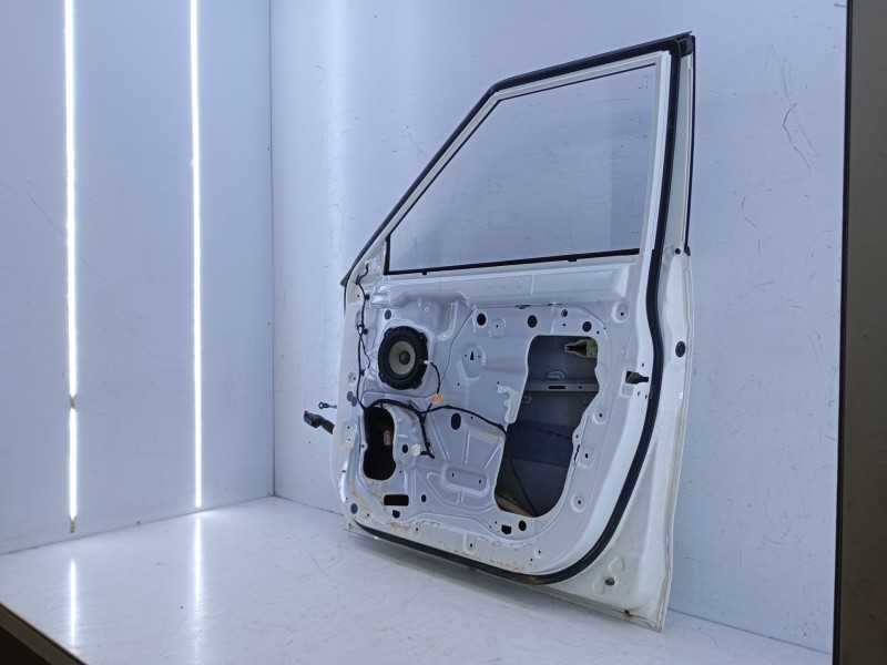 Recambio de puerta delantera derecha para ssangyong tivoli 1.2 referencia OEM IAM   E4-A1-8