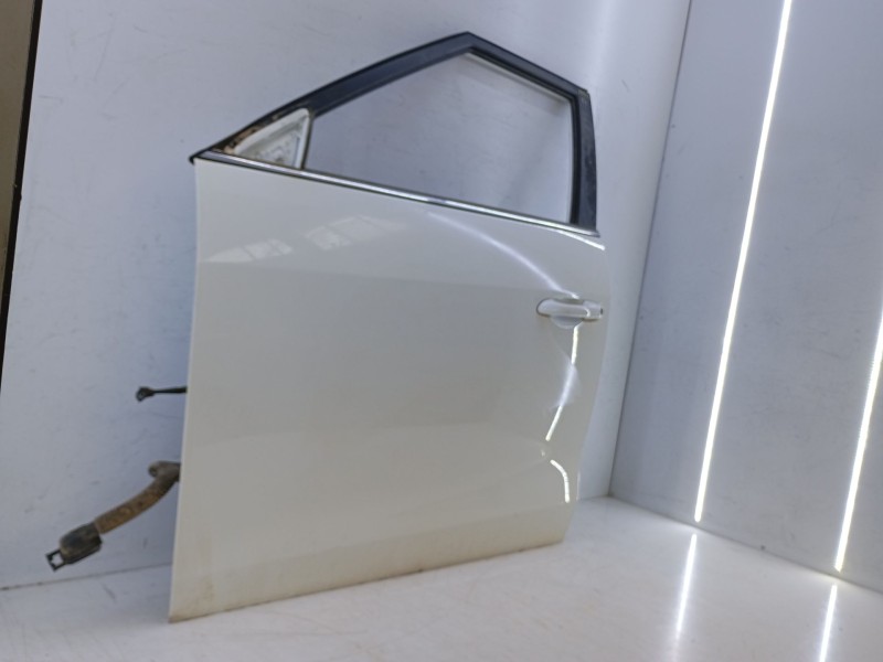 Recambio de puerta delantera izquierda para ssangyong tivoli 1.2 referencia OEM IAM   E4-A1-10