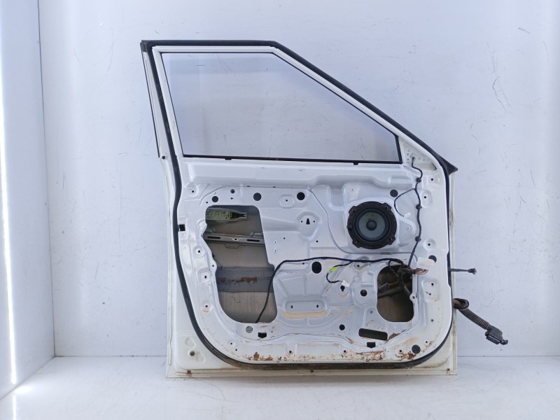 Recambio de puerta delantera izquierda para ssangyong tivoli 1.2 referencia OEM IAM   E4-A1-10