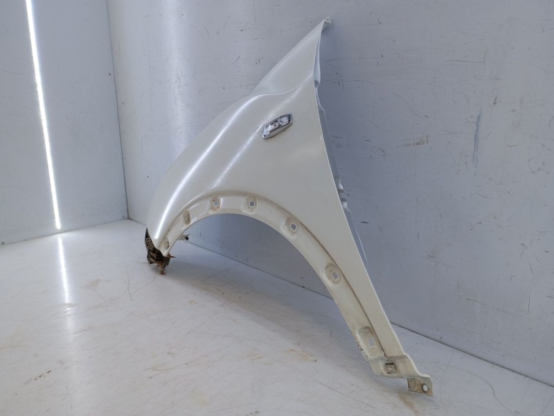 Recambio de aleta delantera izquierda para ssangyong tivoli 1.2 referencia OEM IAM   