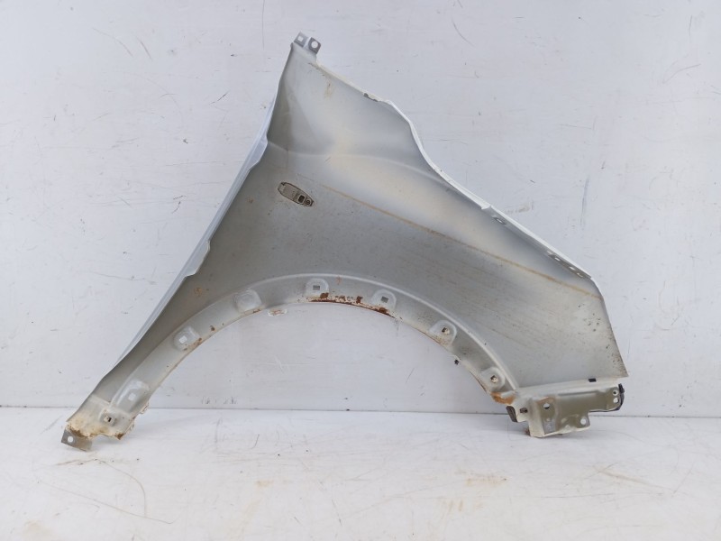 Recambio de aleta delantera izquierda para ssangyong tivoli 1.2 referencia OEM IAM   