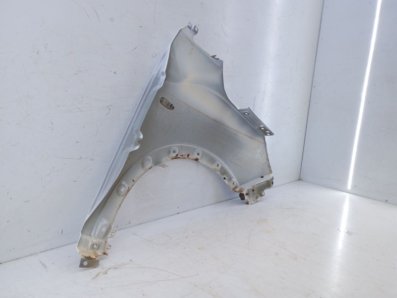 Recambio de aleta delantera izquierda para ssangyong tivoli 1.2 referencia OEM IAM   