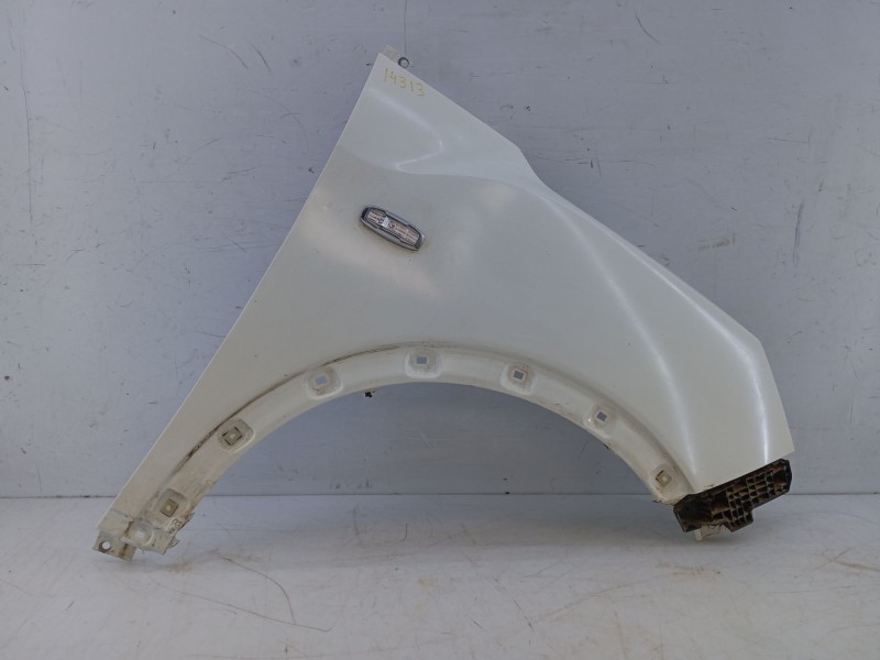 Recambio de aleta delantera derecha para ssangyong tivoli 1.2 referencia OEM IAM   E4-B3-5