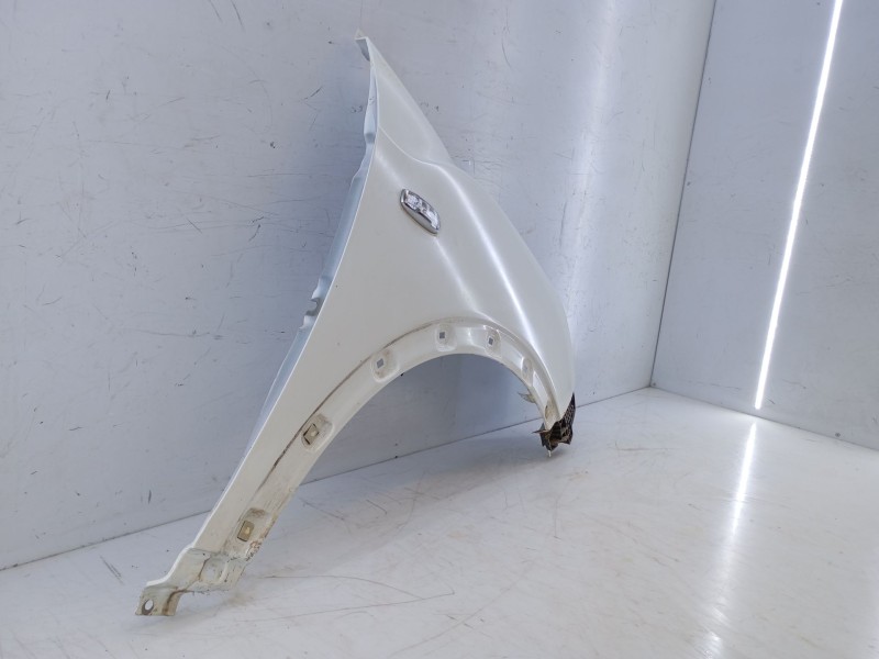 Recambio de aleta delantera derecha para ssangyong tivoli 1.2 referencia OEM IAM   E4-B3-5