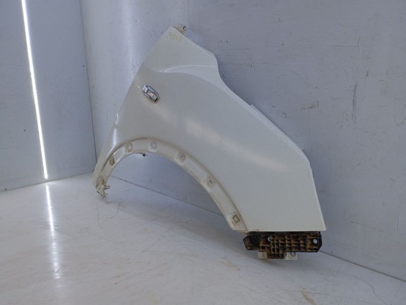 Recambio de aleta delantera derecha para ssangyong tivoli 1.2 referencia OEM IAM   E4-B3-5