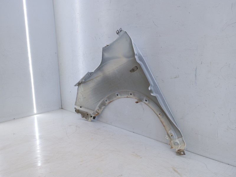 Recambio de aleta delantera derecha para ssangyong tivoli 1.2 referencia OEM IAM   E4-B3-5