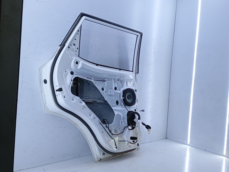 Recambio de puerta trasera izquierda para ssangyong tivoli 1.2 referencia OEM IAM   E4-A1-10