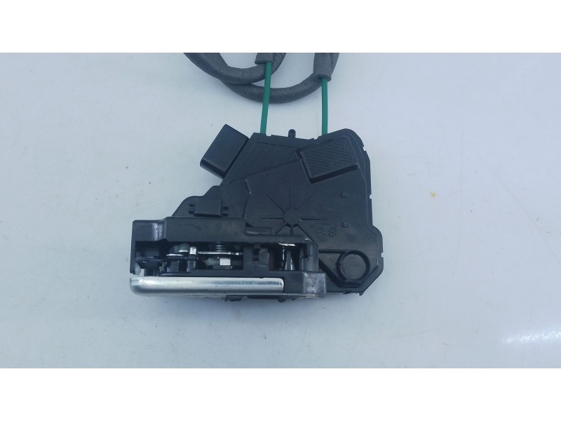 Recambio de cerradura puerta trasera izquierda para ssangyong tivoli 1.2 referencia OEM IAM   