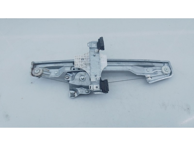 Recambio de elevalunas trasero derecho para ssangyong tivoli 1.2 referencia OEM IAM   