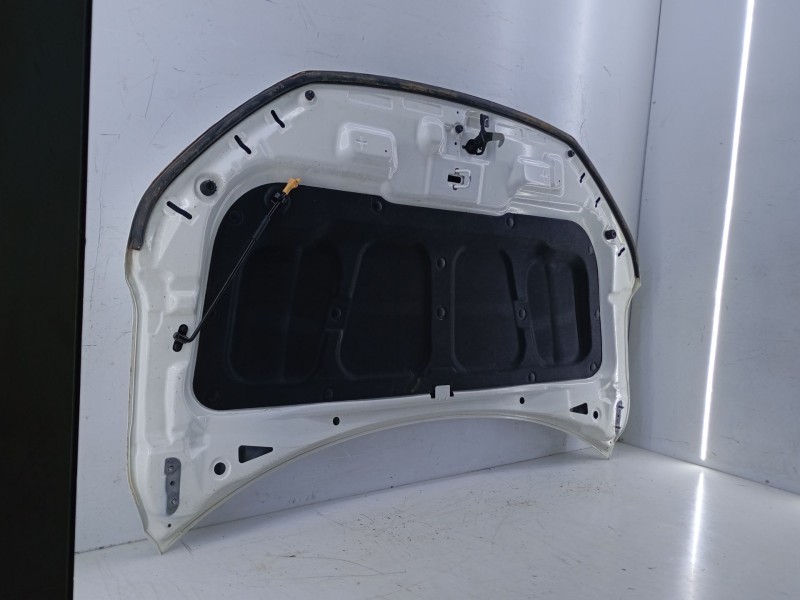 Recambio de capot para ssangyong tivoli 1.2 referencia OEM IAM   