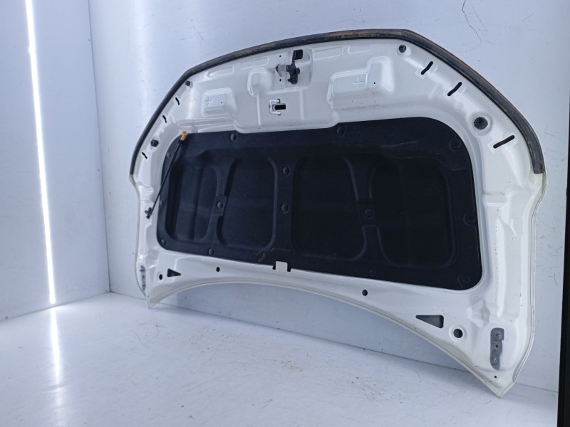 Recambio de capot para ssangyong tivoli 1.2 referencia OEM IAM   