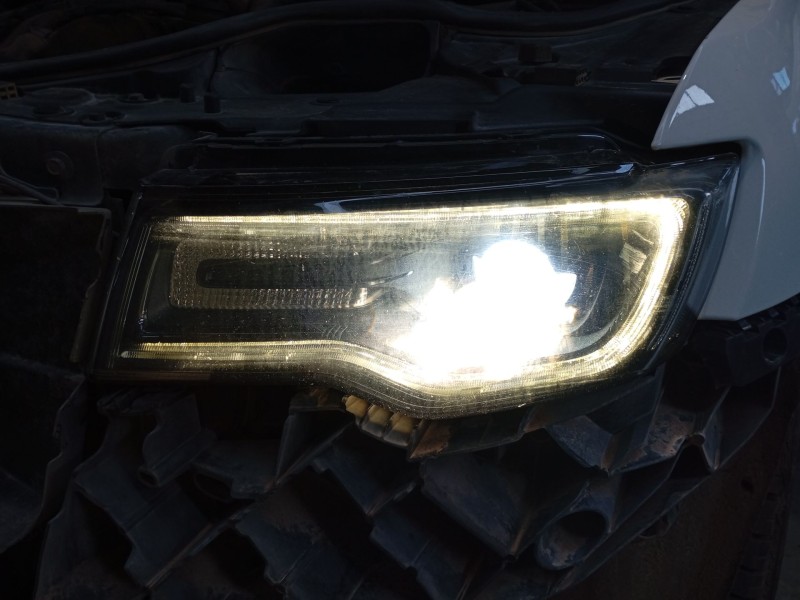 Recambio de faro izquierdo xenon para jeep grand cherokee iv (wk, wk2) 3.0 crd v6 4x4 referencia OEM IAM   