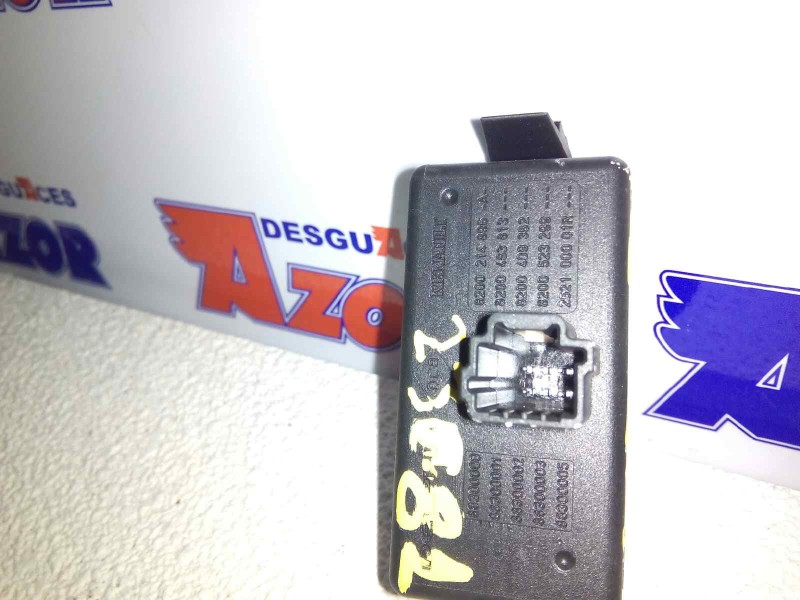 Recambio de boton emergencia para renault scenic iii bose edition referencia OEM IAM   