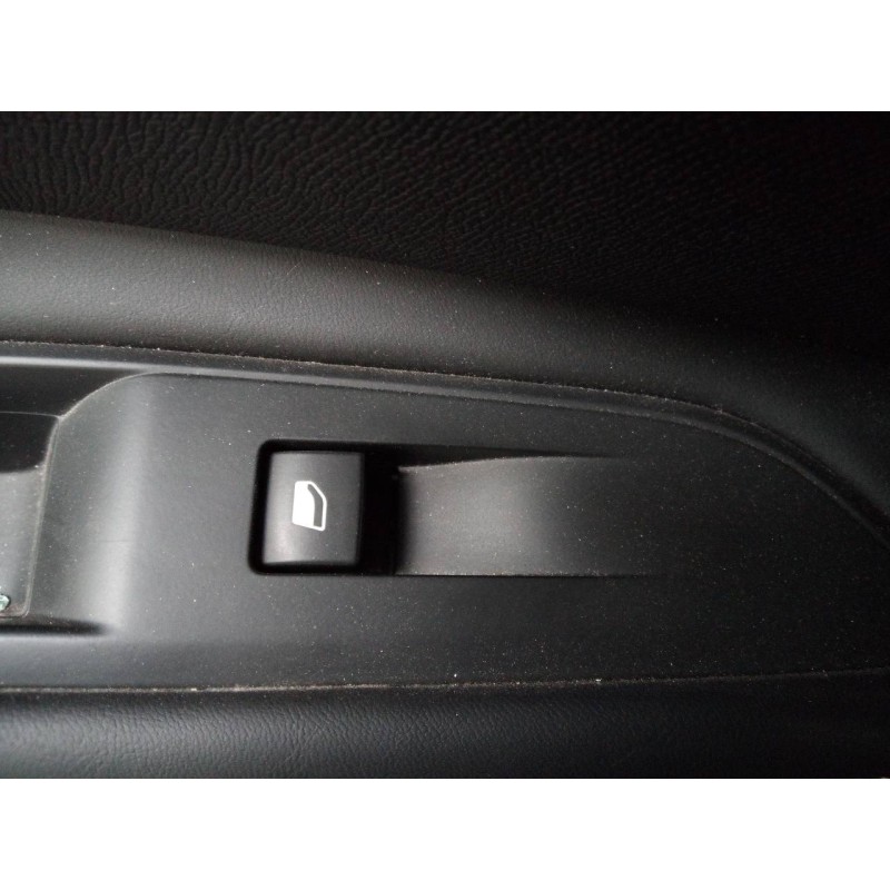 Recambio de mando elevalunas trasero izquierdo para peugeot 3008 gt line referencia OEM IAM   