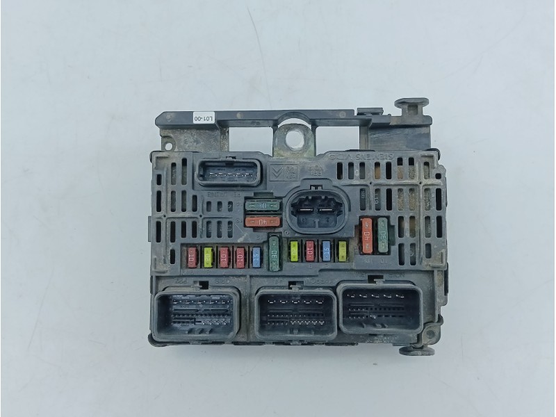 Recambio de caja reles / fusibles para peugeot 407 (6d_) 2.0 (6drfnb, 6drfne) referencia OEM IAM S118983001J  E3-B2-31-3