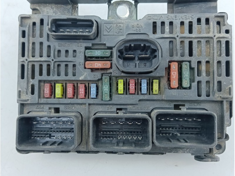 Recambio de caja reles / fusibles para peugeot 407 (6d_) 2.0 (6drfnb, 6drfne) referencia OEM IAM S118983001J  E3-B2-31-3