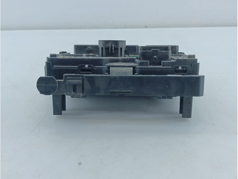Recambio de caja reles / fusibles para peugeot 407 (6d_) 2.0 (6drfnb, 6drfne) referencia OEM IAM S118983001J  E3-B2-31-3