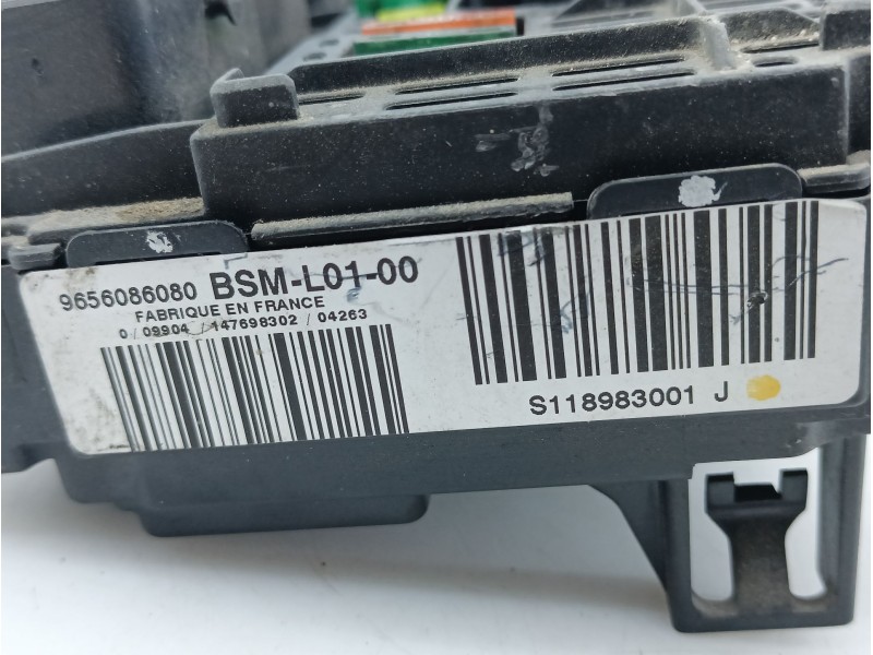 Recambio de caja reles / fusibles para peugeot 407 (6d_) 2.0 (6drfnb, 6drfne) referencia OEM IAM S118983001J  E3-B2-31-3