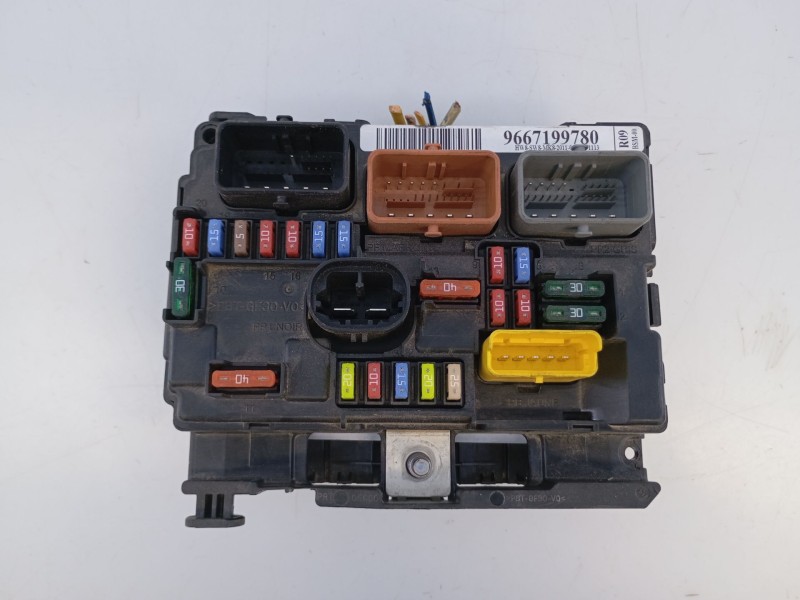 Recambio de caja reles / fusibles para peugeot 207 referencia OEM IAM 9667199780  E3-B2-31-2