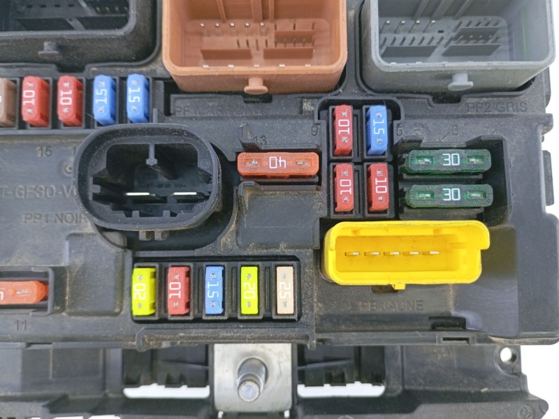 Recambio de caja reles / fusibles para peugeot 207 referencia OEM IAM 9667199780  E3-B2-31-2