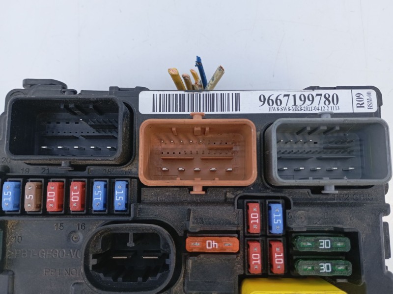 Recambio de caja reles / fusibles para peugeot 207 referencia OEM IAM 9667199780  E3-B2-31-2