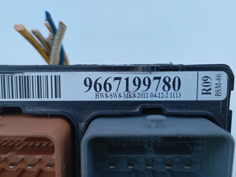 Recambio de caja reles / fusibles para peugeot 207 referencia OEM IAM 9667199780  E3-B2-31-2