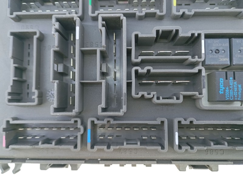 Recambio de caja reles / fusibles para mini mini (r50,r53) cooper referencia OEM IAM 518030317  E3-A2-26-3