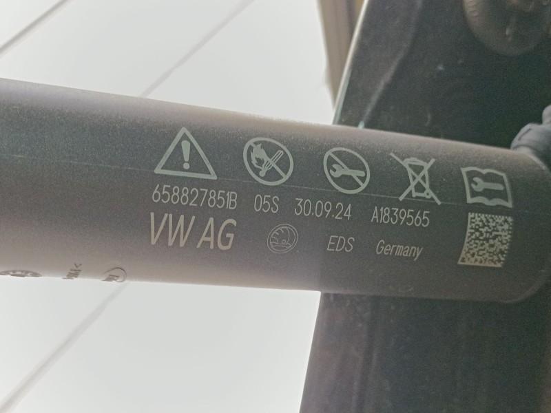 Recambio de amortiguador porton trasero izquierdo para skoda kamiq (nw4) 1.5 tsi referencia OEM IAM 658827851B  