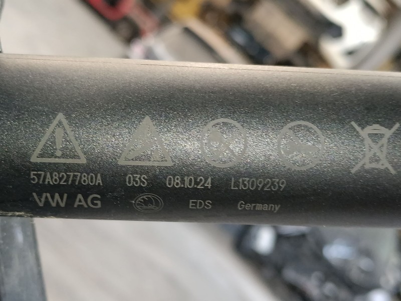 Recambio de amortiguador porton trasero derecho para skoda karoq (nu7, nd7) 1.5 tsi referencia OEM IAM 57A827780A  