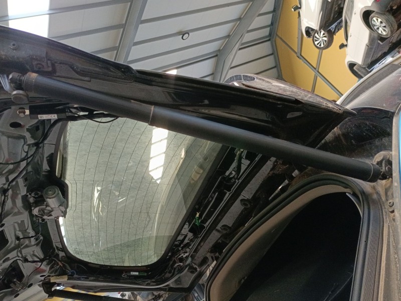 Recambio de amortiguador porton trasero derecho para lynk & co 01 phev referencia OEM IAM 20220325  