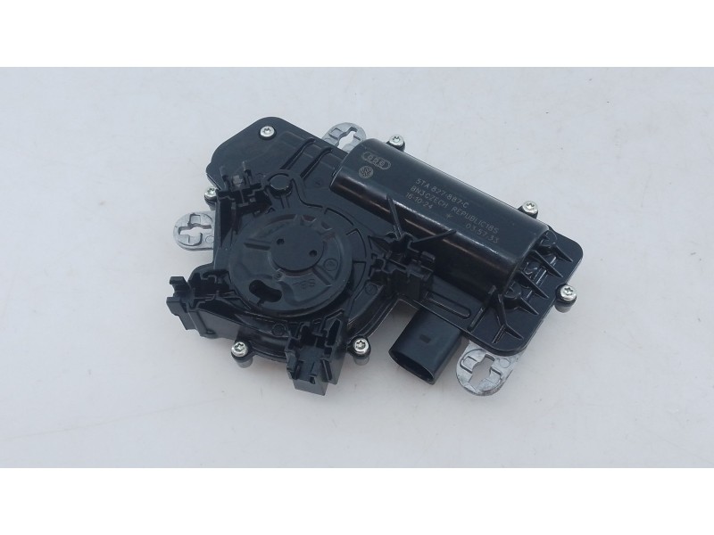 Recambio de motor cierre centralizado porton para skoda karoq 2.0 tdi nu7 referencia OEM IAM 5TA827887C  E1-B6-48-1