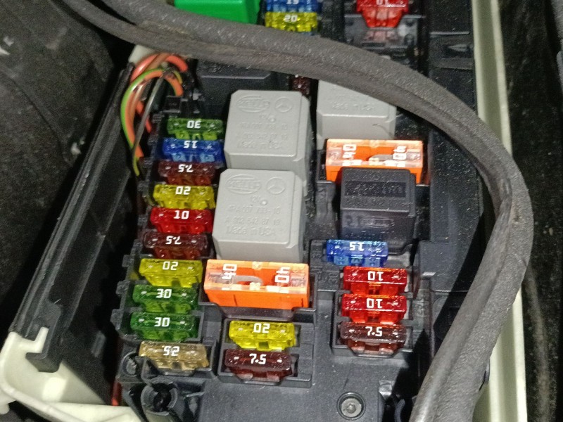 Recambio de caja reles / fusibles para mercedes-benz clase e (w212) e 350 cgi (212.057) referencia OEM IAM   